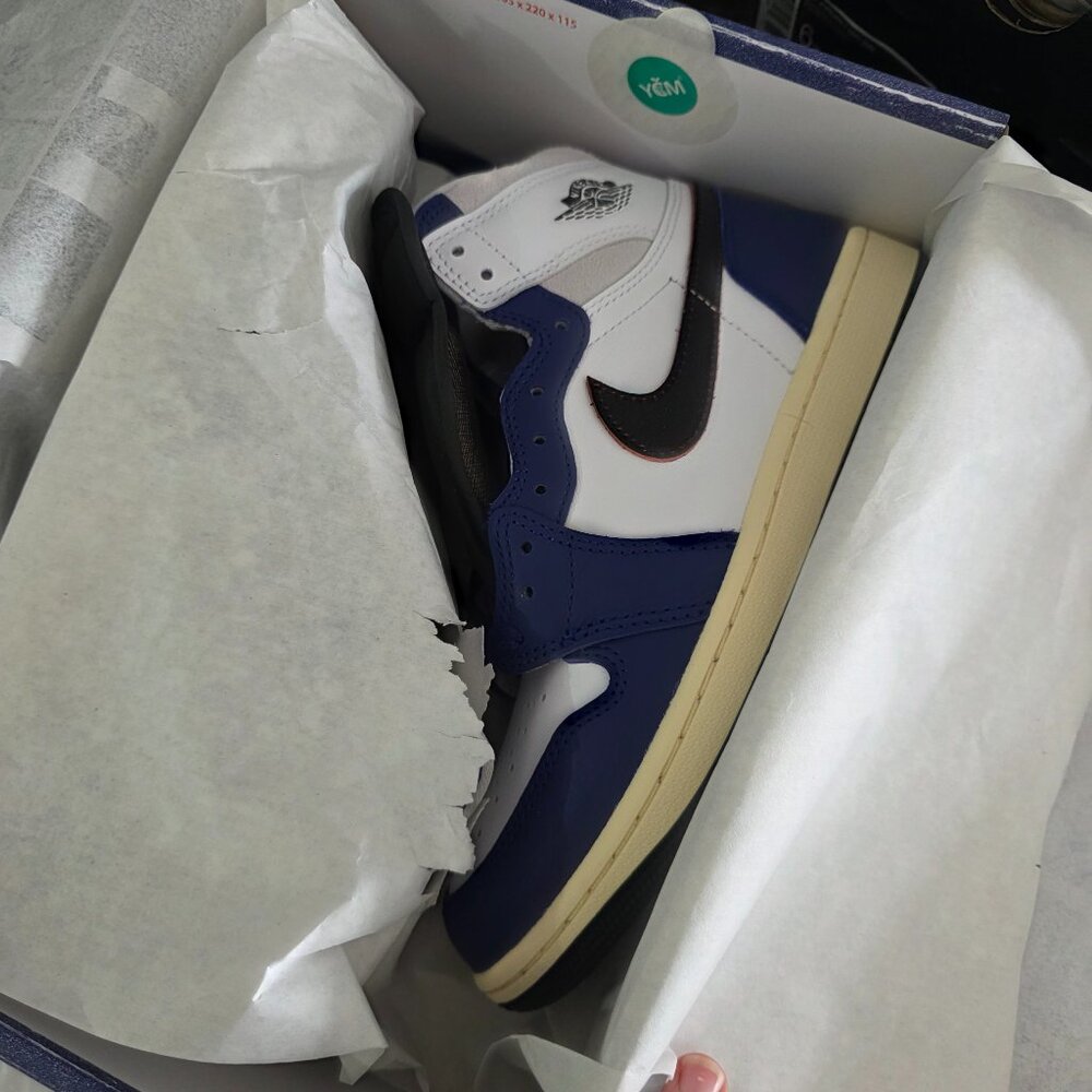 Nike Air Jordan 1 Retro High OG GS Size 6.5Y White Black Neutral Grey